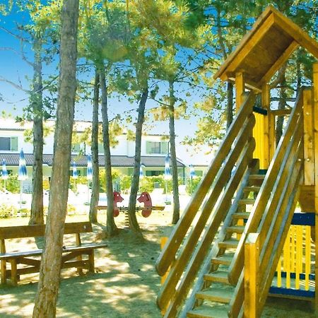 Terraced House In The Ca' Del Pino Holiday Complex With Communal Pool In Бібіоне Екстер'єр фото