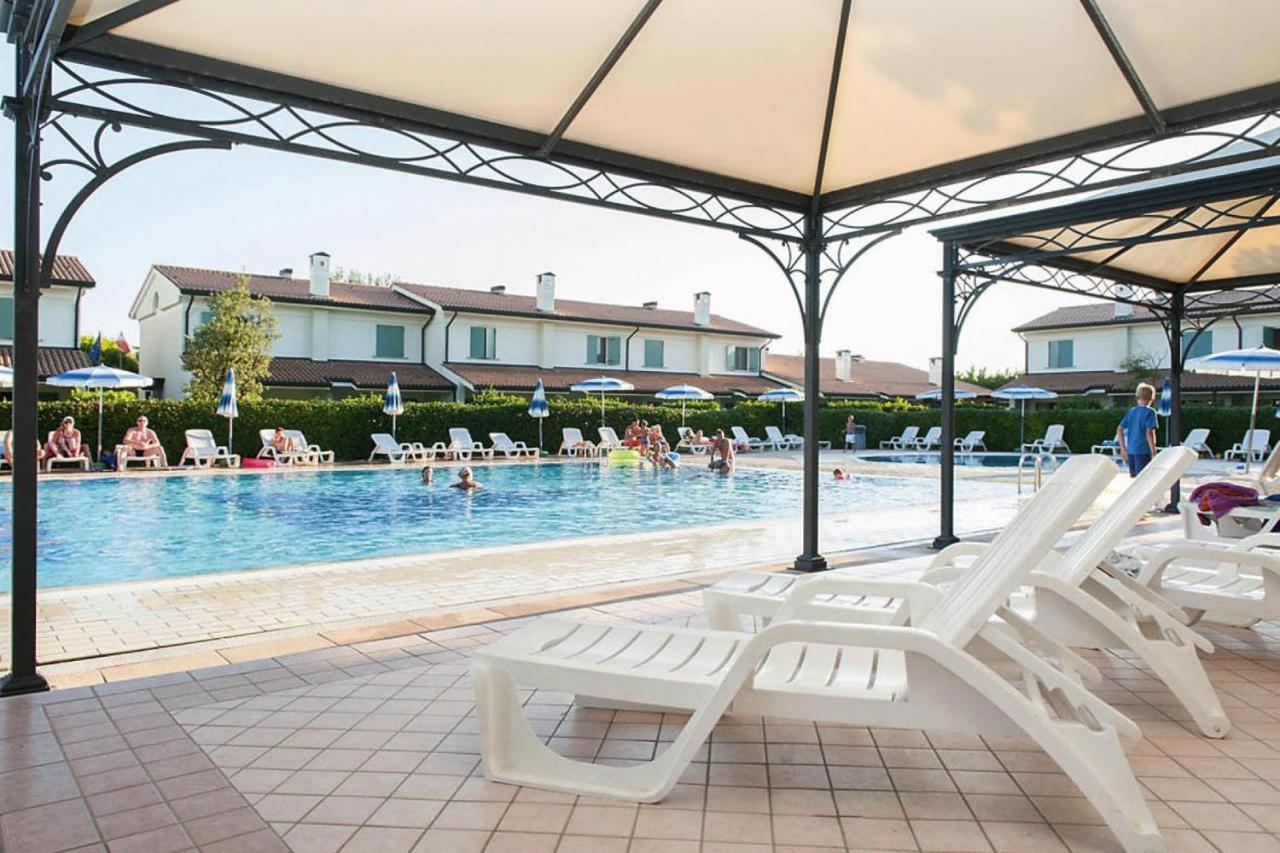 Terraced House In The Ca' Del Pino Holiday Complex With Communal Pool In Бібіоне Екстер'єр фото